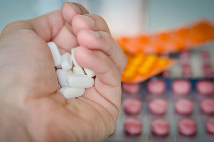 How to Become a Pharmacy Assistant