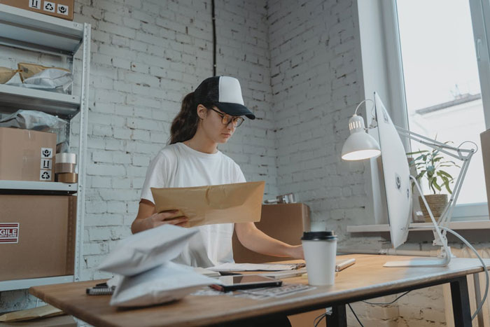 Mailroom Customer Service Associate Job Description